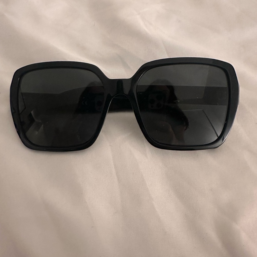 CHANEL Black Modern Sunglasses